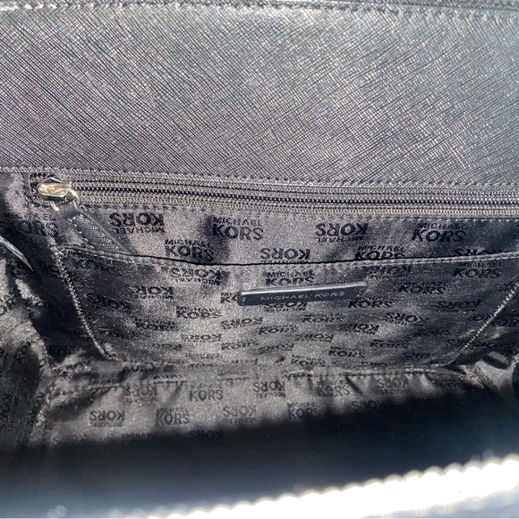 Black Michael Kors Purse! Very lightly used- great condition! - Picture 4 of 5